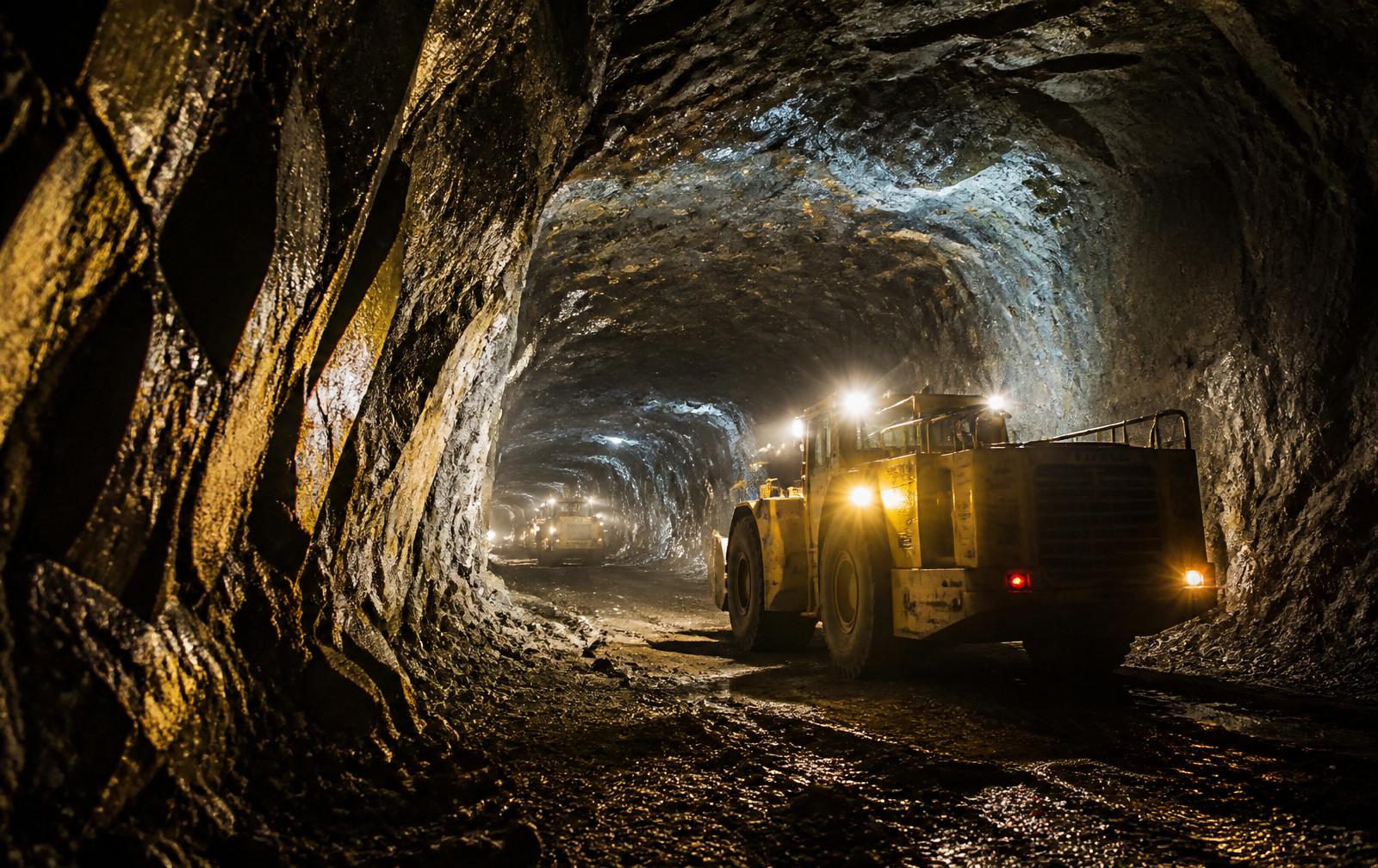 Underground mine tunnel with heavy loader